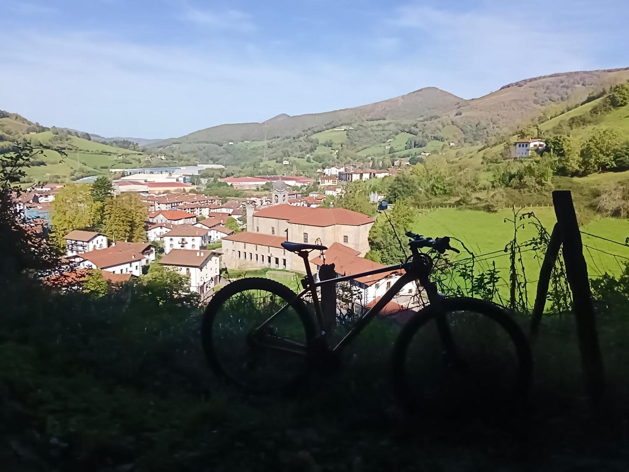 Hostal-Cicloturismo Lopenea 莱萨 外观 照片